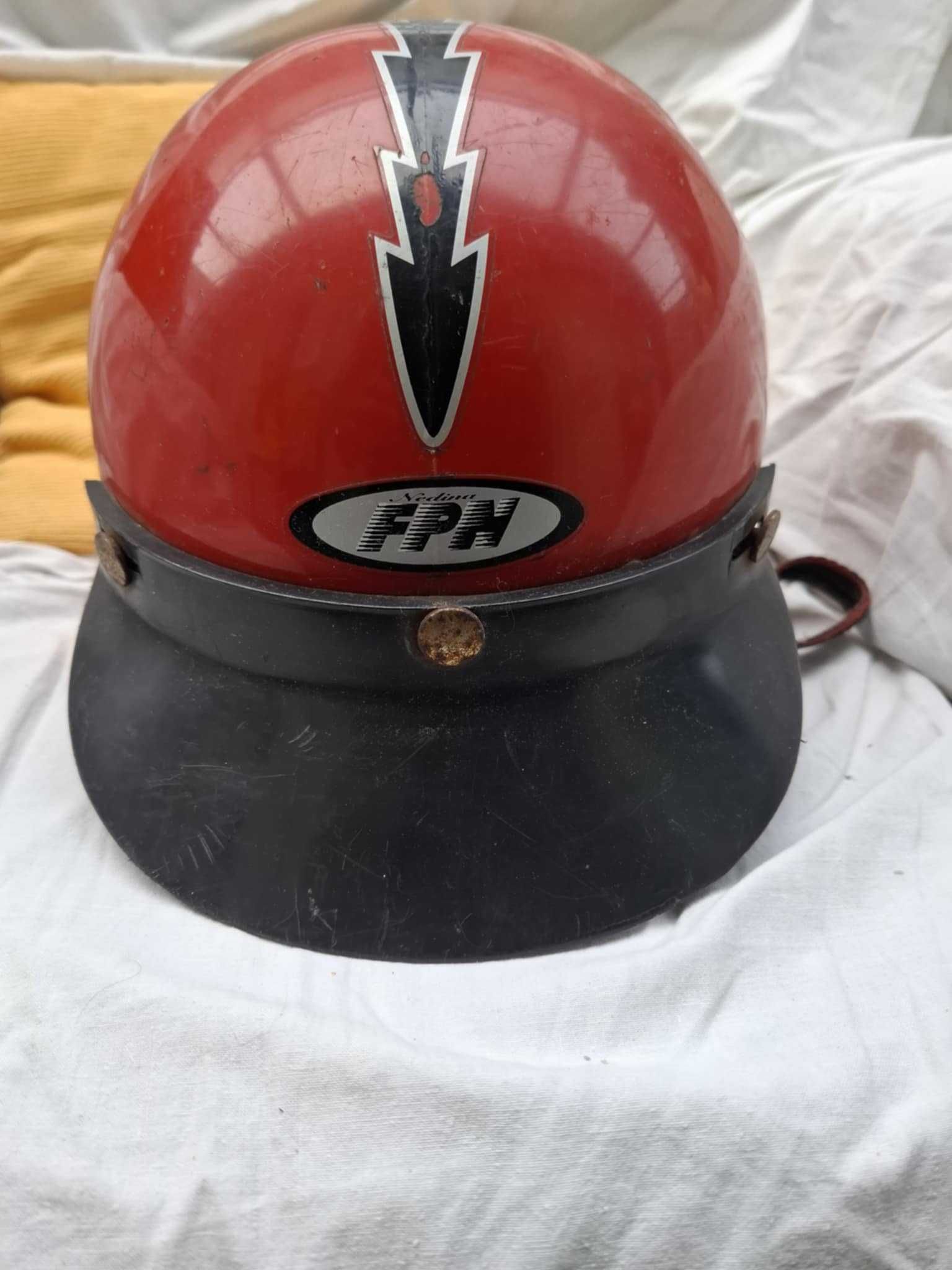Capacete motorizada antigo