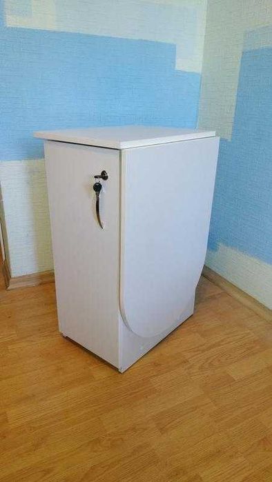 Маникюрный стол складной