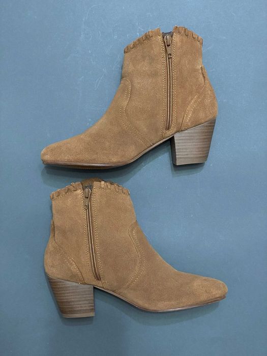 Чоботи жіночі шкіряні 35,5 розмір Next підбори 6 см натуральна шкіра