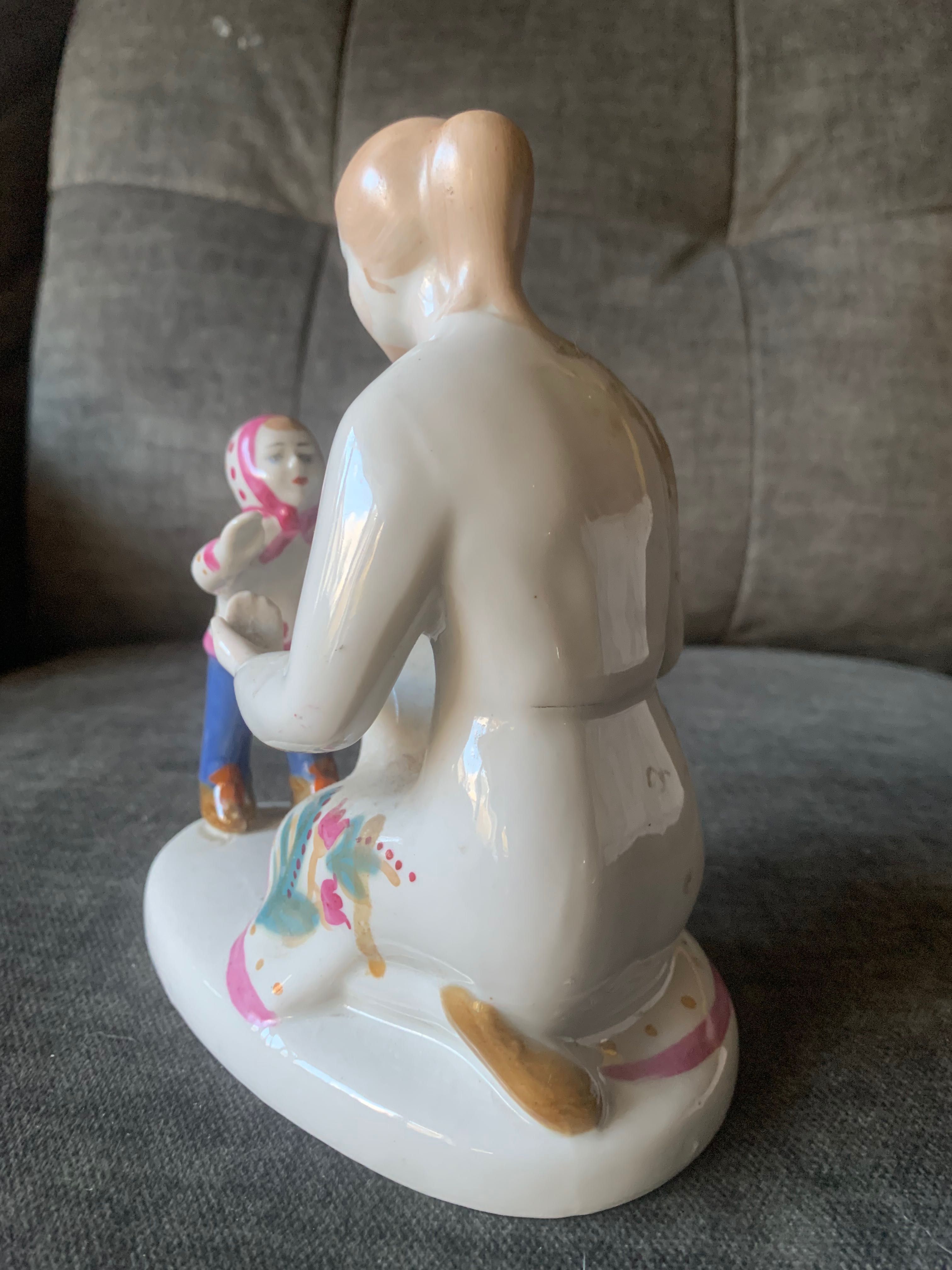 Figurka porcelanowa Matka z Dzieckiem Poronne