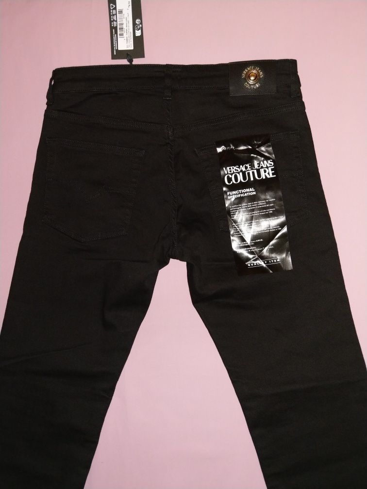 Wyprzedaż spodnie męskie Versace Jeans Couture.