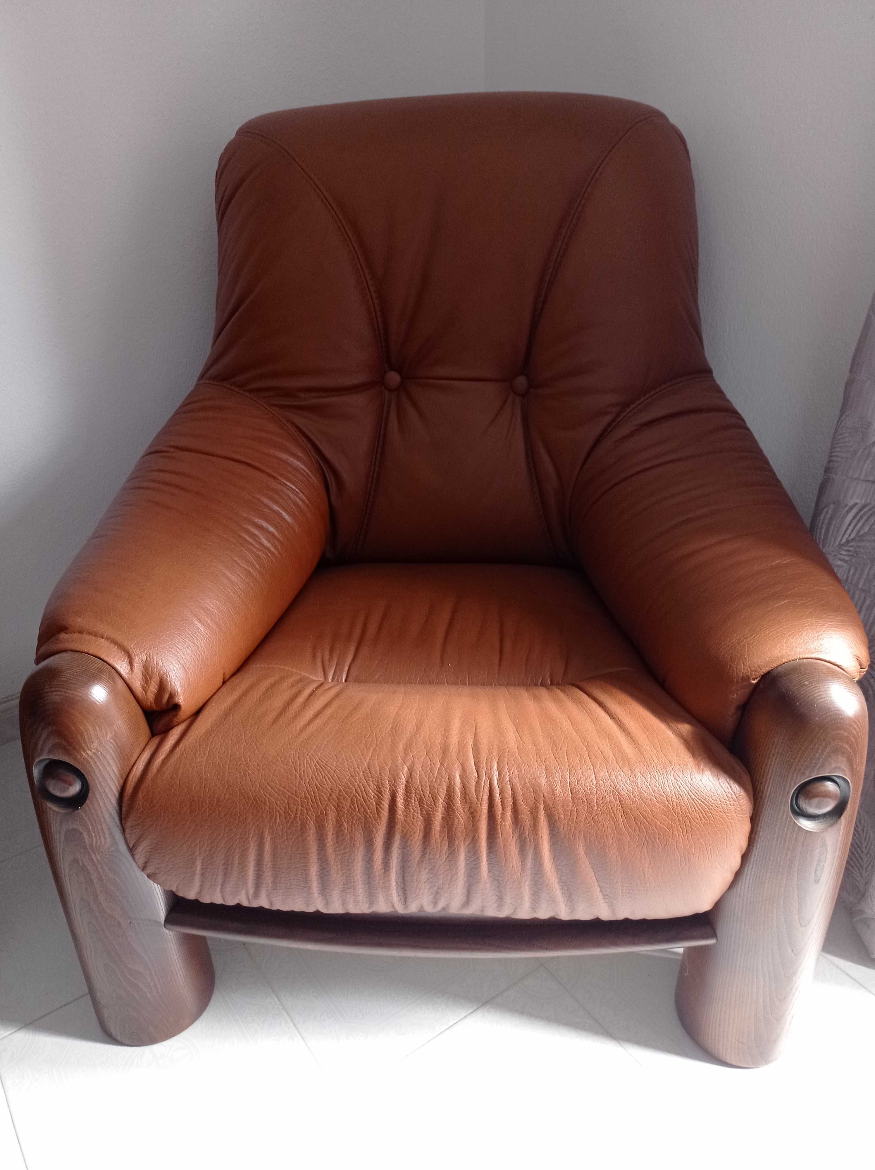 Conjunto de sofás em pele