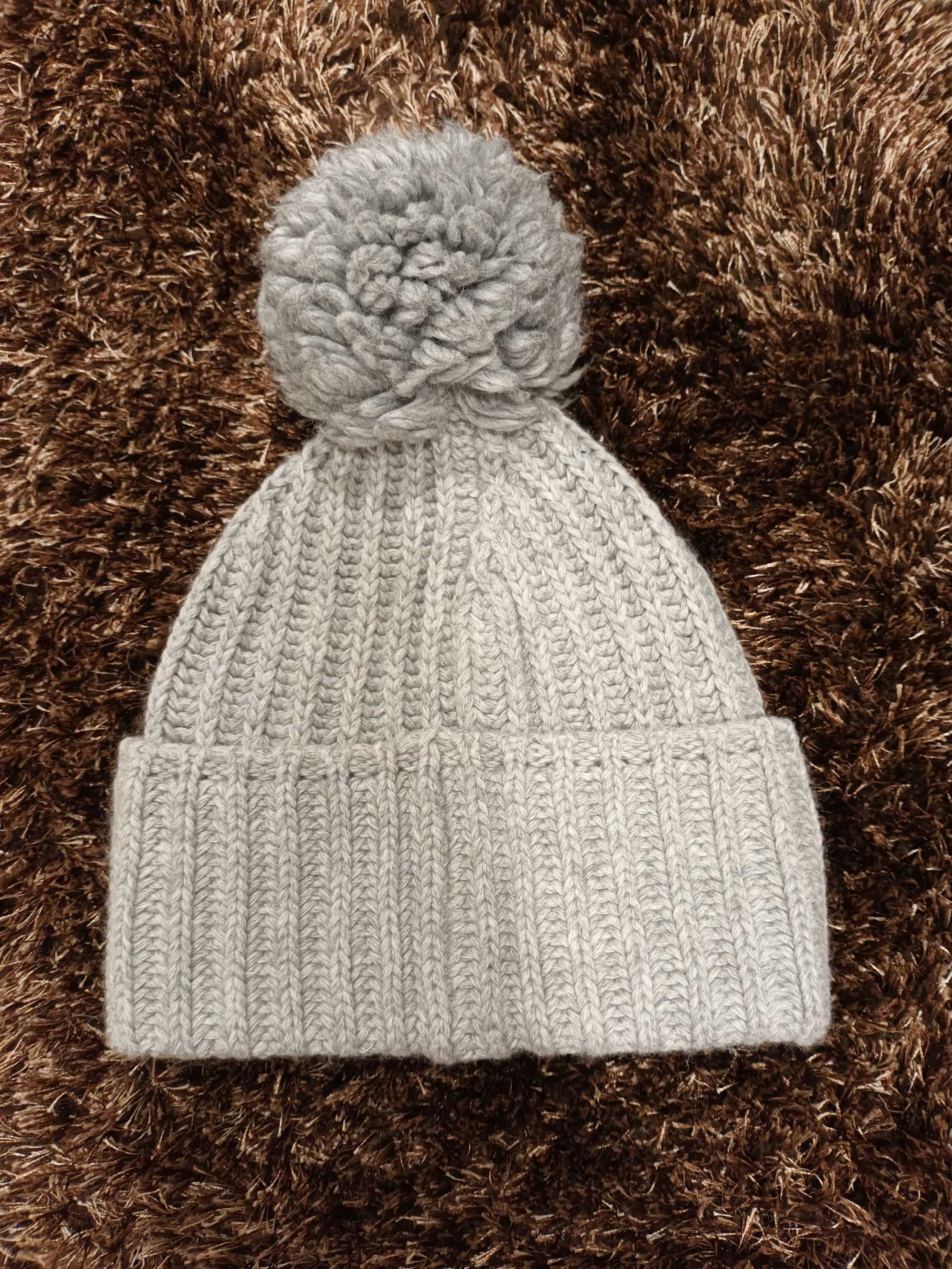 Gorro cinzento, Calvin Klein