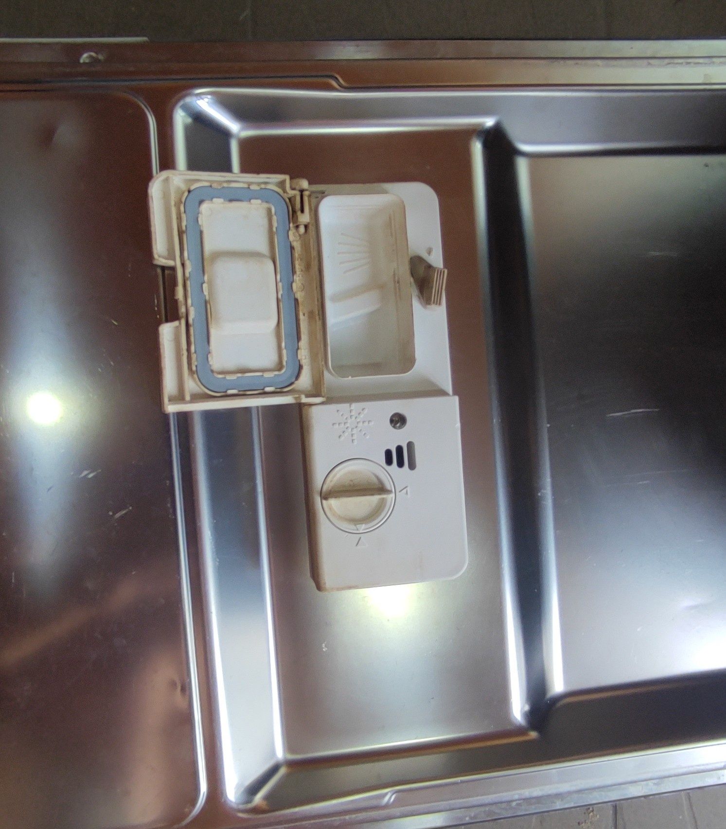 Посудомийна машина Whirlpool ADG 758
