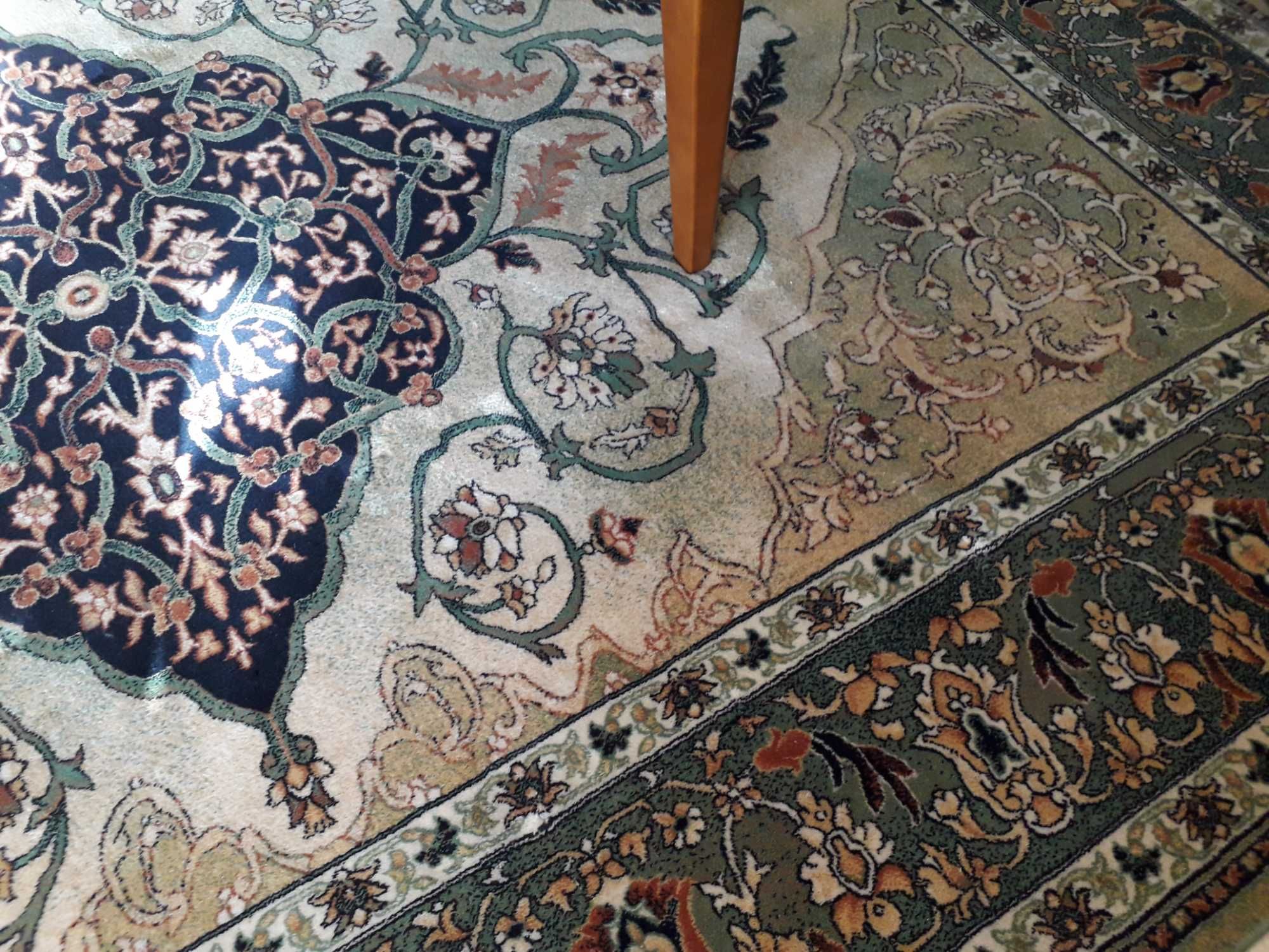 Zadbany dywan - nowy 2,5m x 3,5m - miękki i wełniany : 2.150 zł