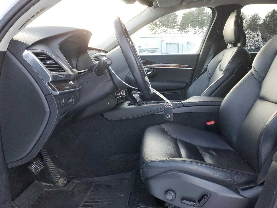 Volvo XC90    2018