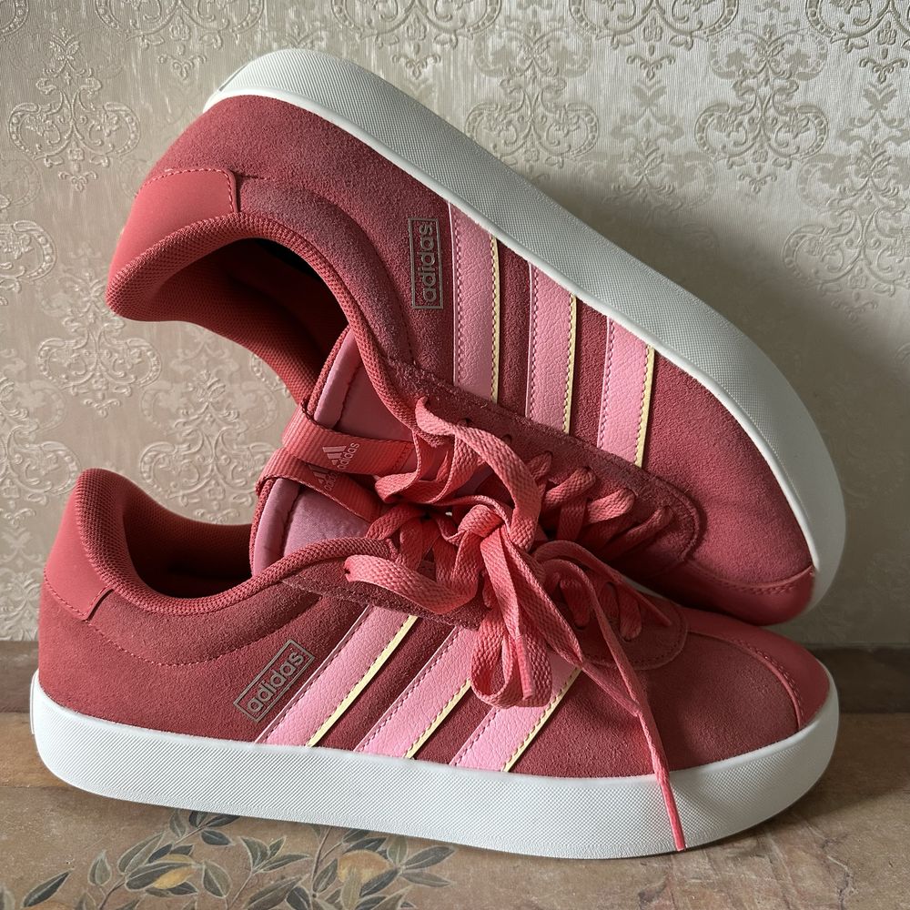 adidas. Жіночі кеди. Оригінал. Нові. Шкіра. Розмір 41.1/3 ; 37.1/3