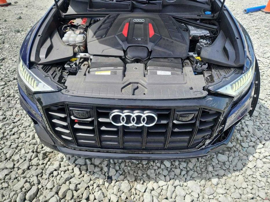 2023 Audi SQ8 чекає на відправлення