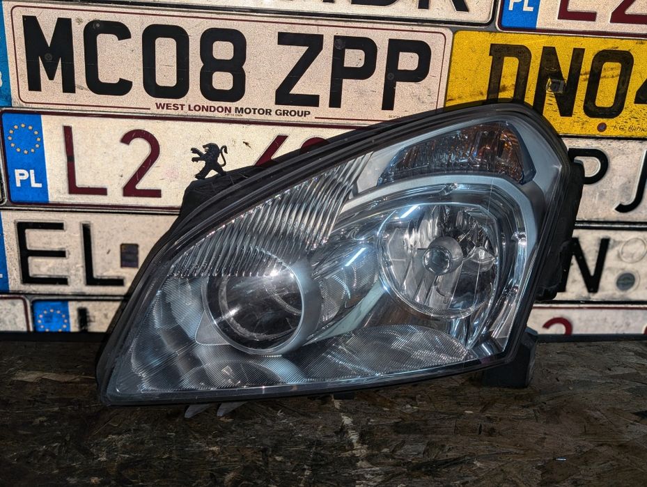 Передня фара права nissan qashqai j10 ксенон