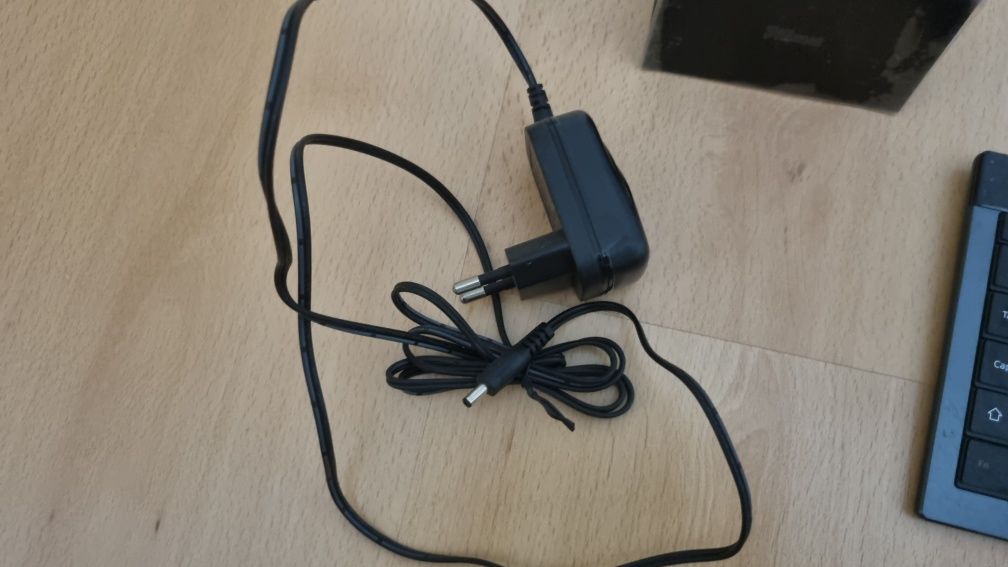 [Vendo] Teclado Trust Wireless c/ rato