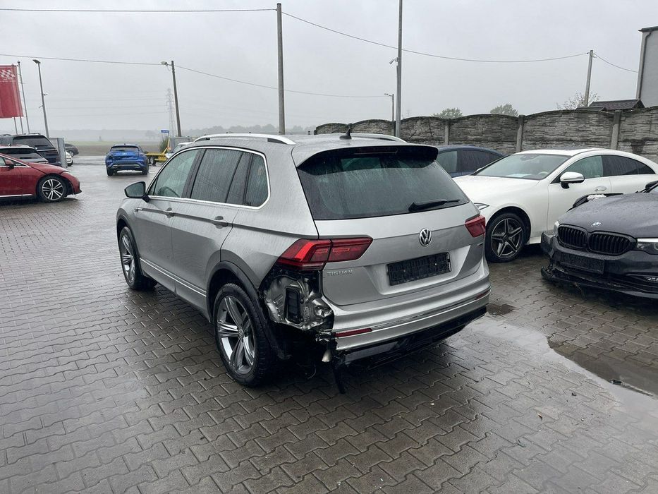 Volkswagen Tiguan R-line 4Motion Automat Klimatronik Podgrzewanie Virtual 230 KM