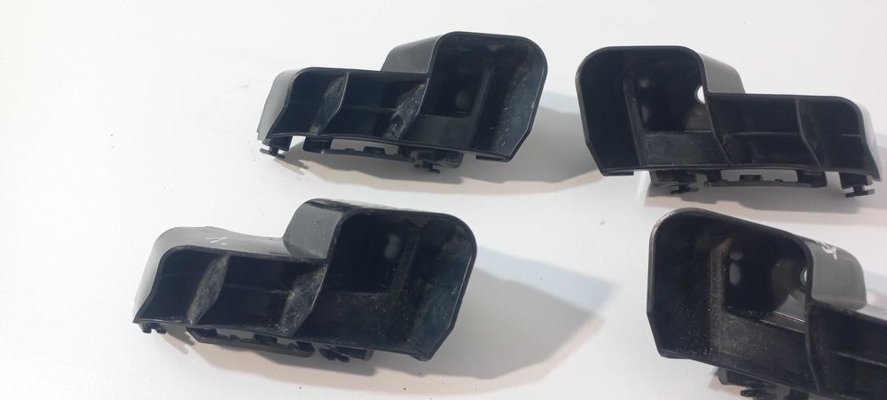 Toyota Corolla E21 kombi Suzuki Swace ślizg lampy tylny lewy prawy