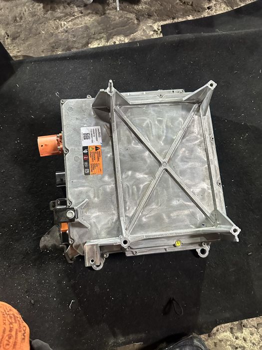 Зарядний пристрій бортовий Chevrolet Bolt 22-24 24045955