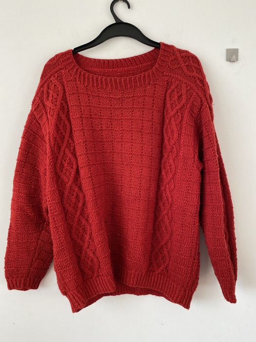 Wełniany czerwony sweter warkocz pleciony handmade oversize