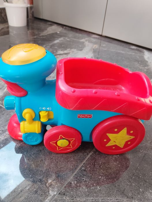 Паравозик fisher-price(музичний на батерейках)