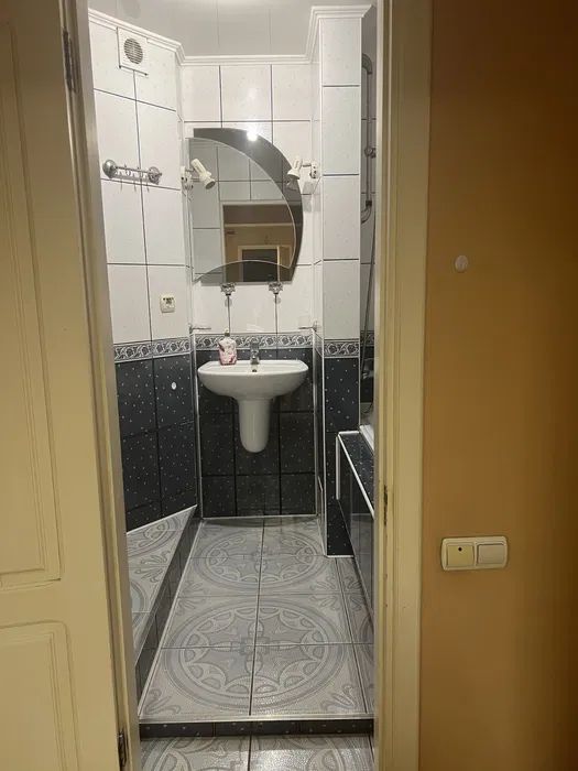 Продам 3-и к/к з меблями та технію на Волкова, р-н Кардіоцентру.