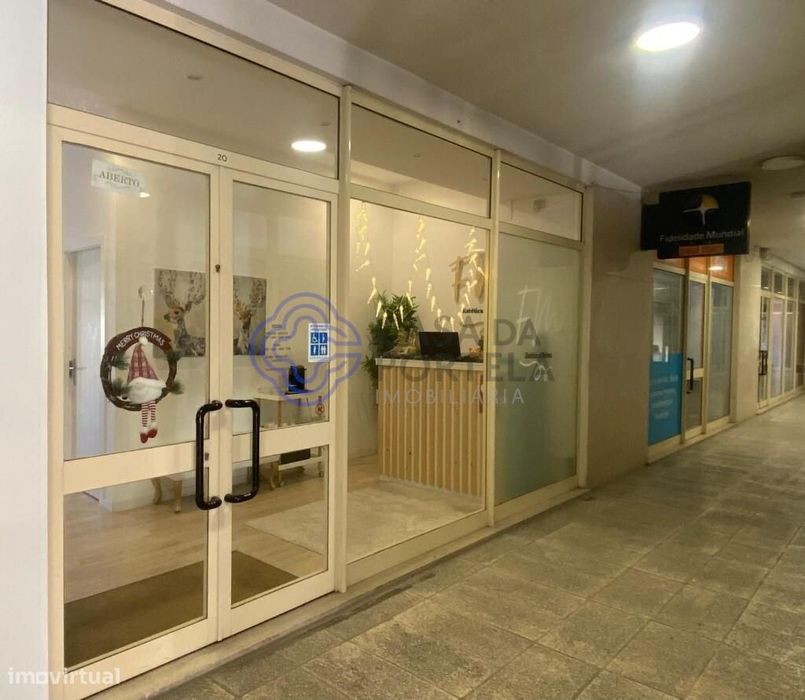 Loja c/ 2 frentes em S.M. Feira