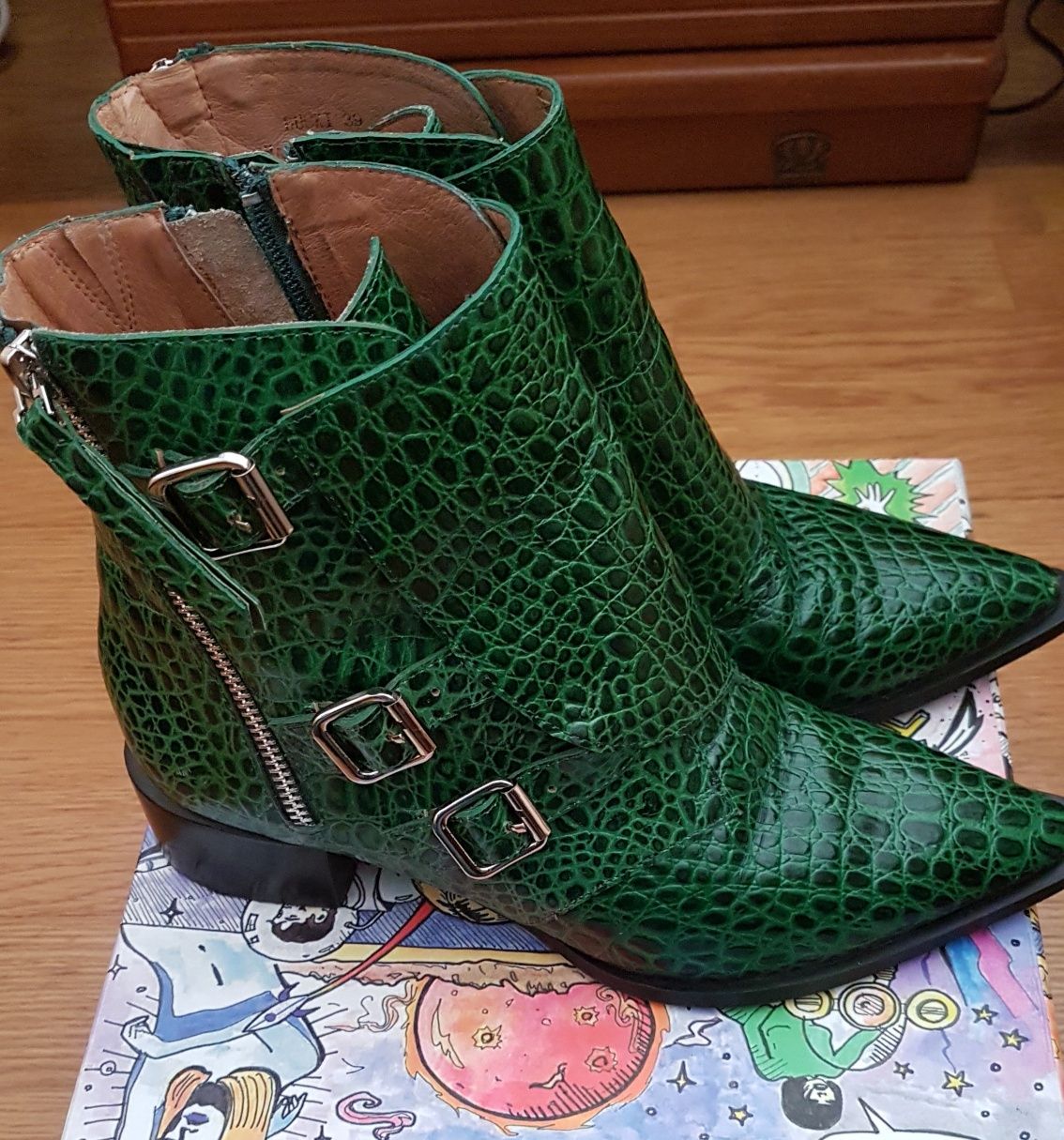 Botins verde croco Jeffrey Campbell