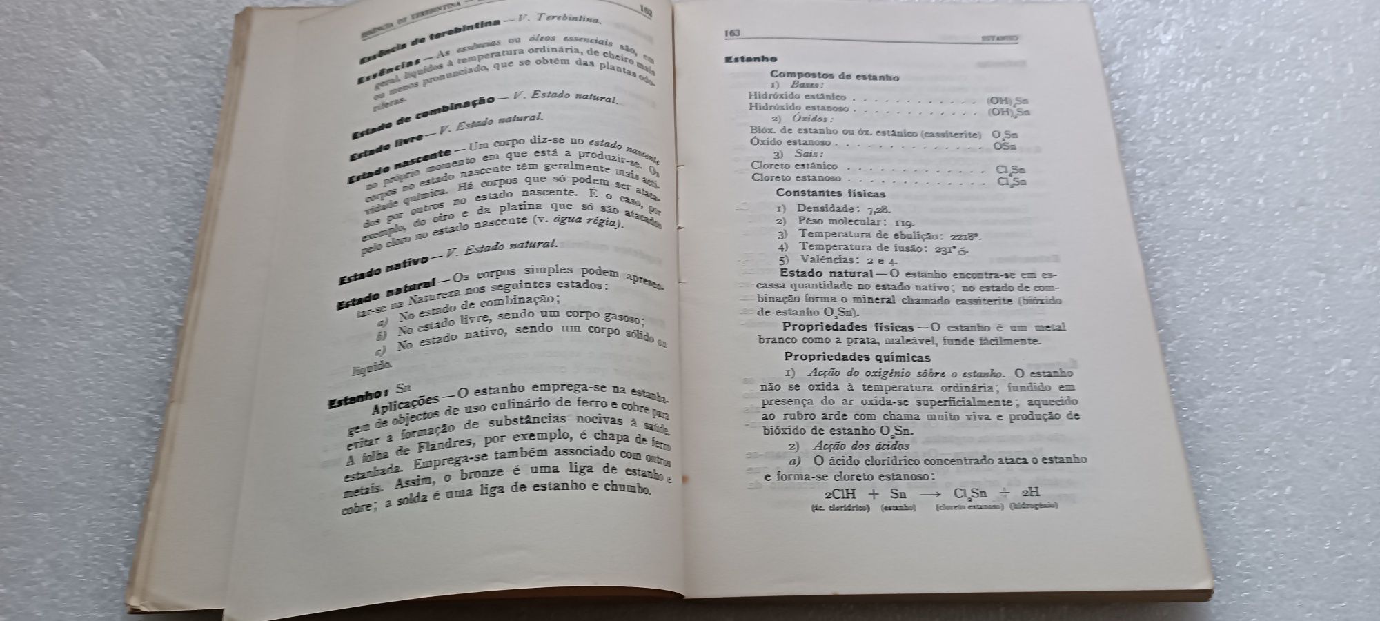 Raro e antigo livro Dicionário de Química Elementar