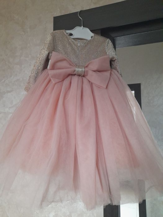 Сукня святкова на дівчинку