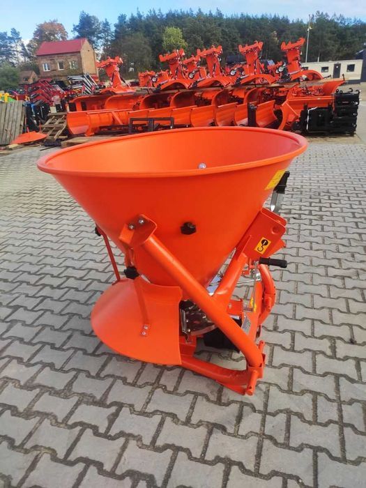 Posypywarka solarka piaskarka do ciągnika 200L 300L 400L Lejek