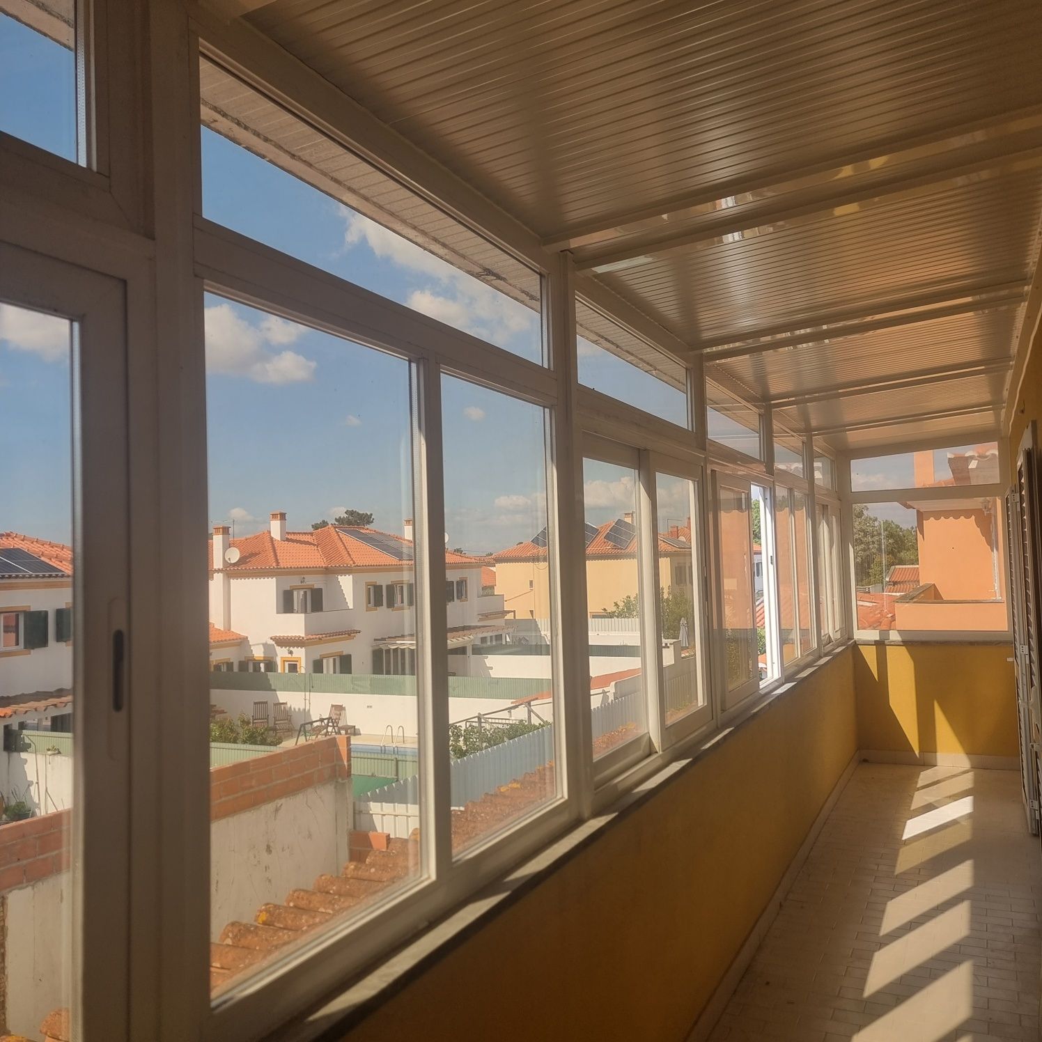Janelas de Varanda completa com Painel sandwich
