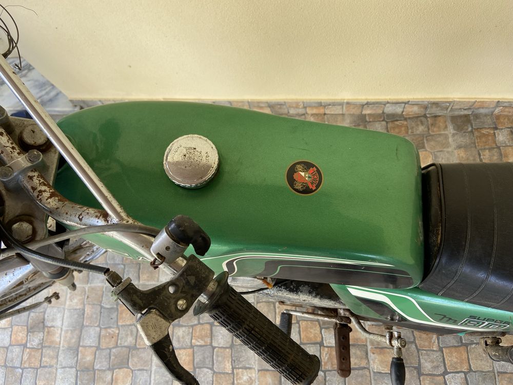Vendo motorizada M80
