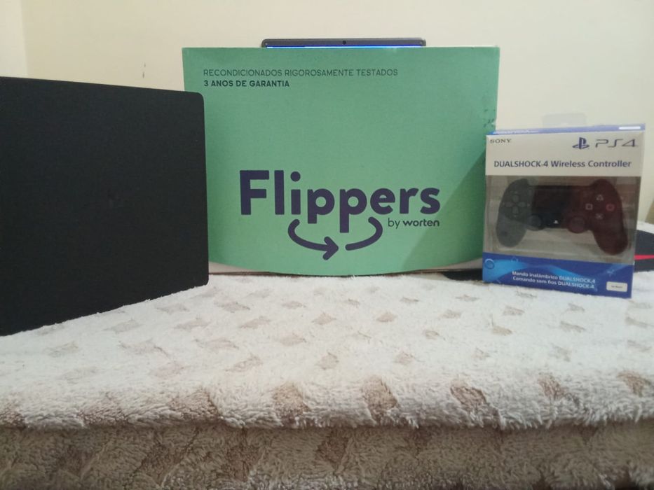 Vendo ps4 com controle  original