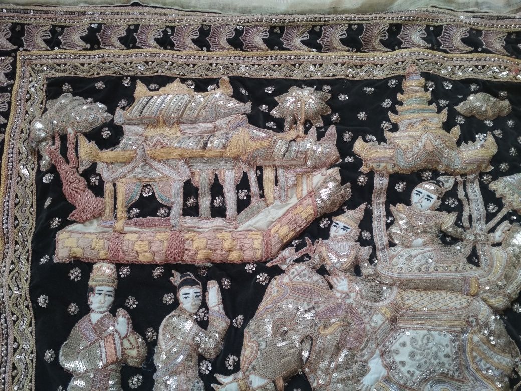 Антиквариат красивое  восточное панно картина. Burma Kalaga.
