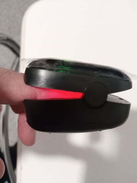 Oximetro com bolsa de transporte e fio.