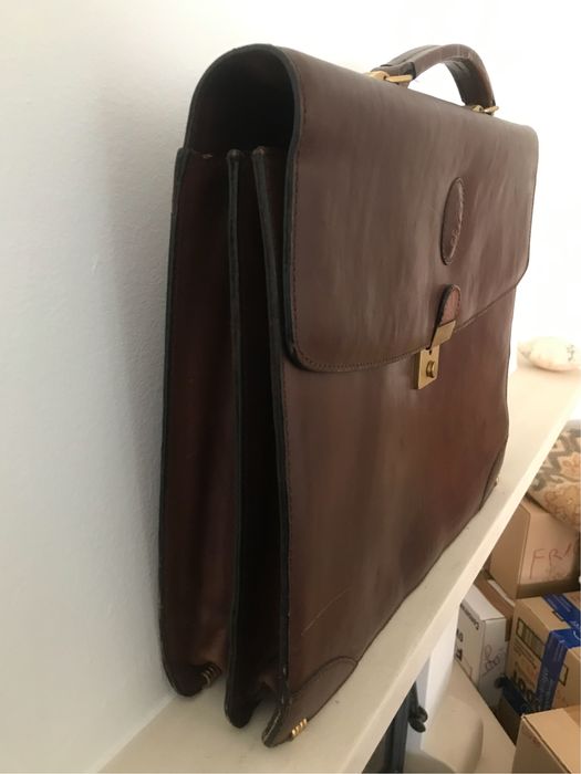 Pasta em pele genuína