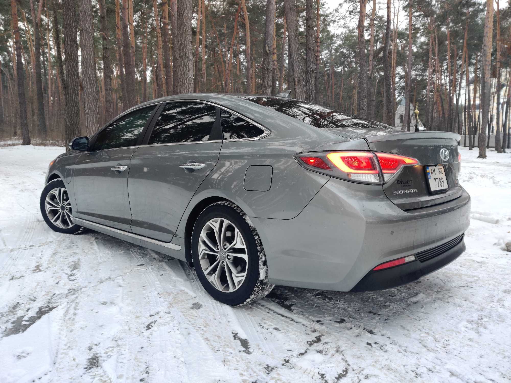 Hyundai sonata hybrid plugin