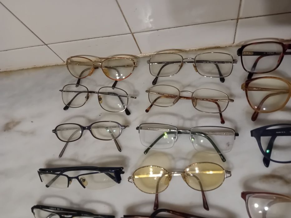 Conjunto de 30 Óculos de Leitura Diversos