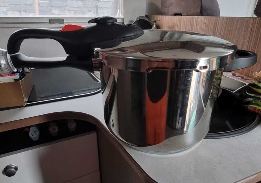 Panela de Pressão Magefesa Favorit Inox 6 litros