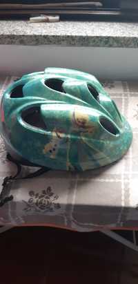 Vendo capacete da Frozen semi-novo.