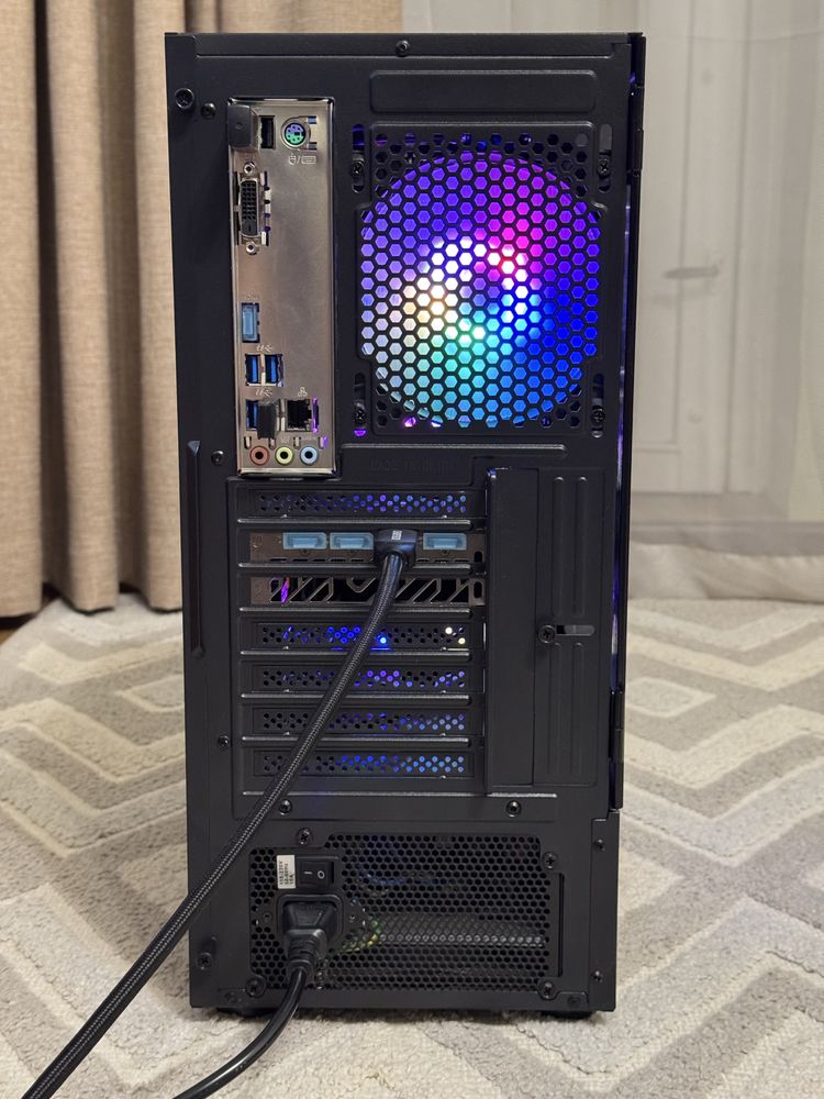 Игровой компьютер i5-8600k/32Gb DDR4/RX6600XT/SSD 240Gb+512Gb/600W
