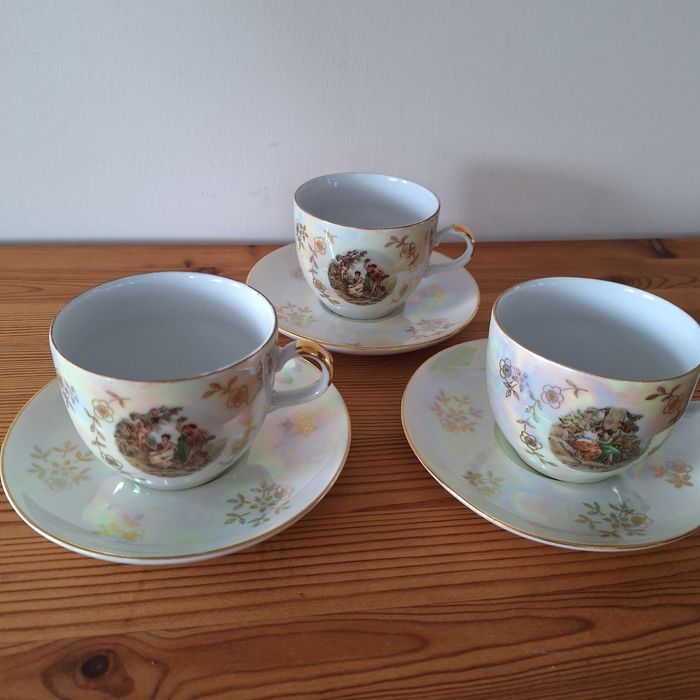 Filiżanki porcelanowe z perłowym połyskiem