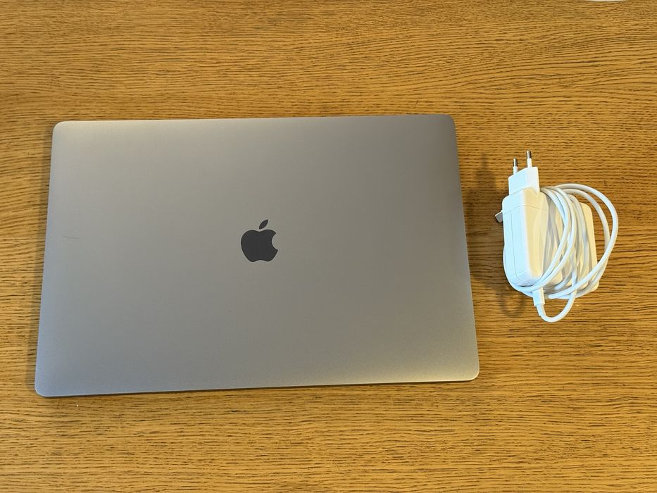 MacBook Pro 16, 6x4,50GHz i7, 16GB, 512GB SSD, AMD 4GB, jak nowy