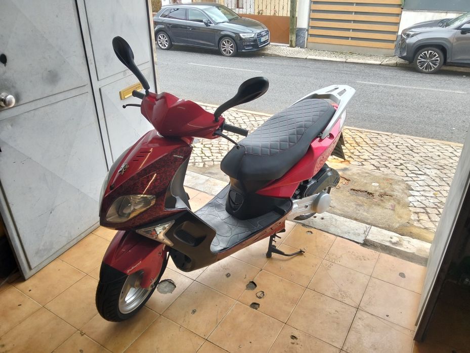 Peugeot sum up 125cc 2009