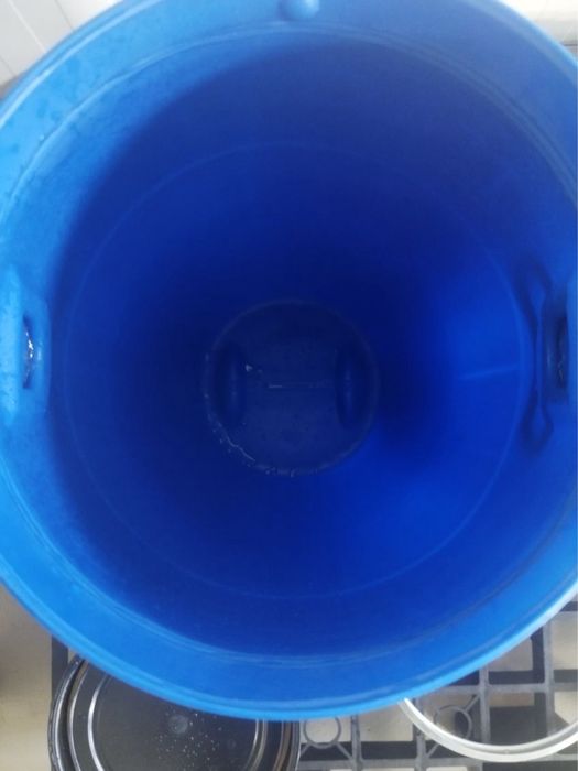 Sprzedam Beczkę 30L nową niebieską z delkielkiem