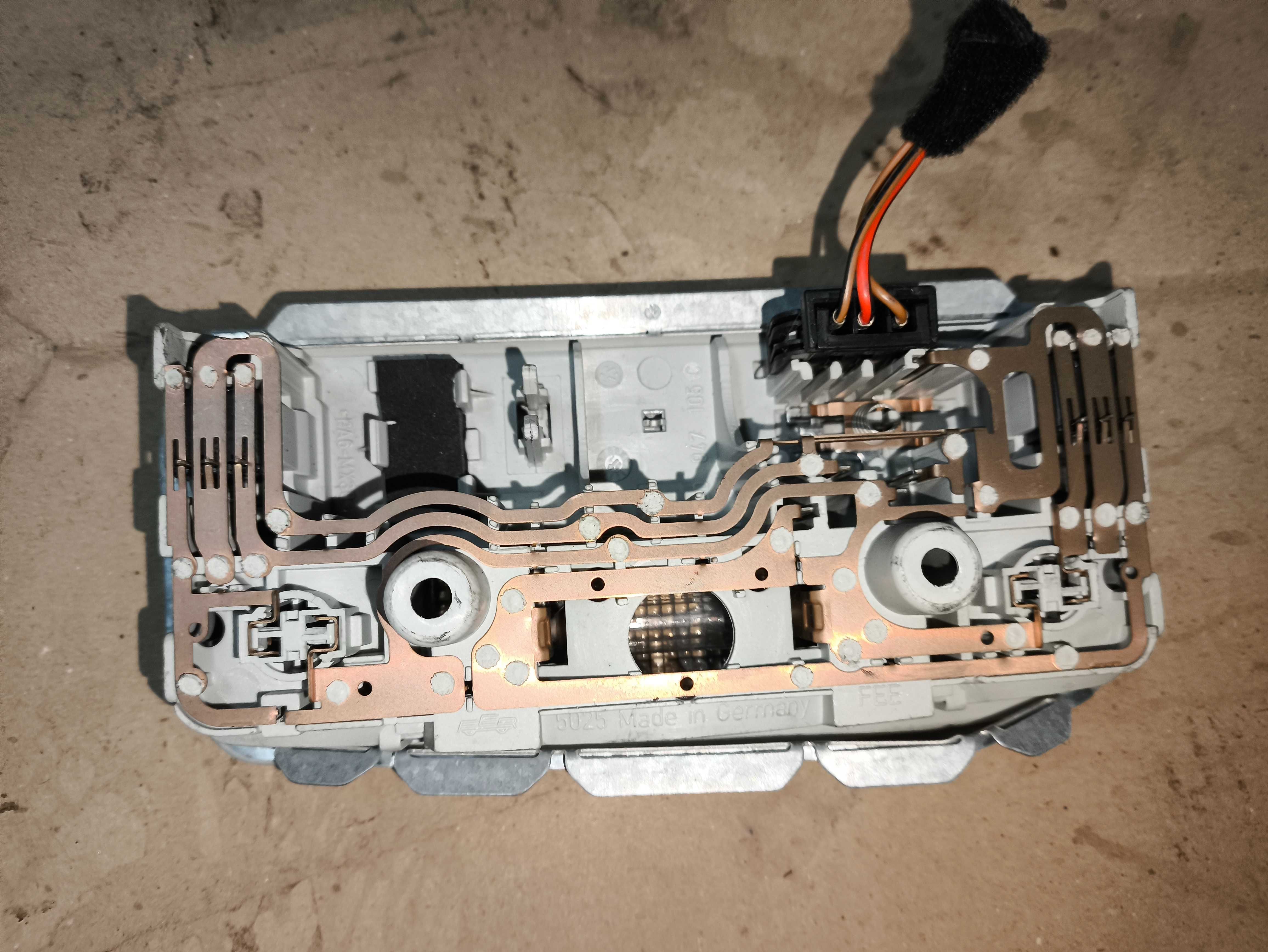 Oświetlenie lampka kabiny Fabia II Octavia II 3B0/947/105C Siedlce