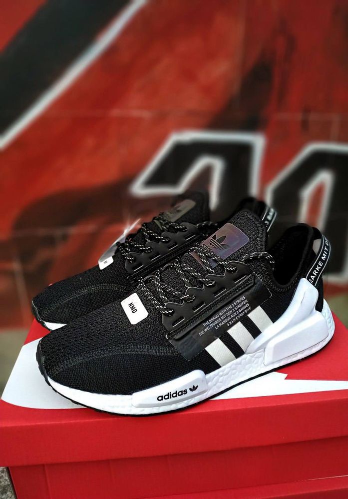 Чоловічі кросівки. Мужские кроссовки Adidas NMD R1/V2.