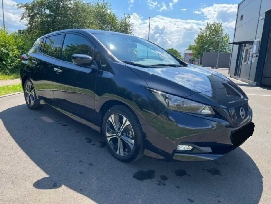 Nissan Leaf      2022