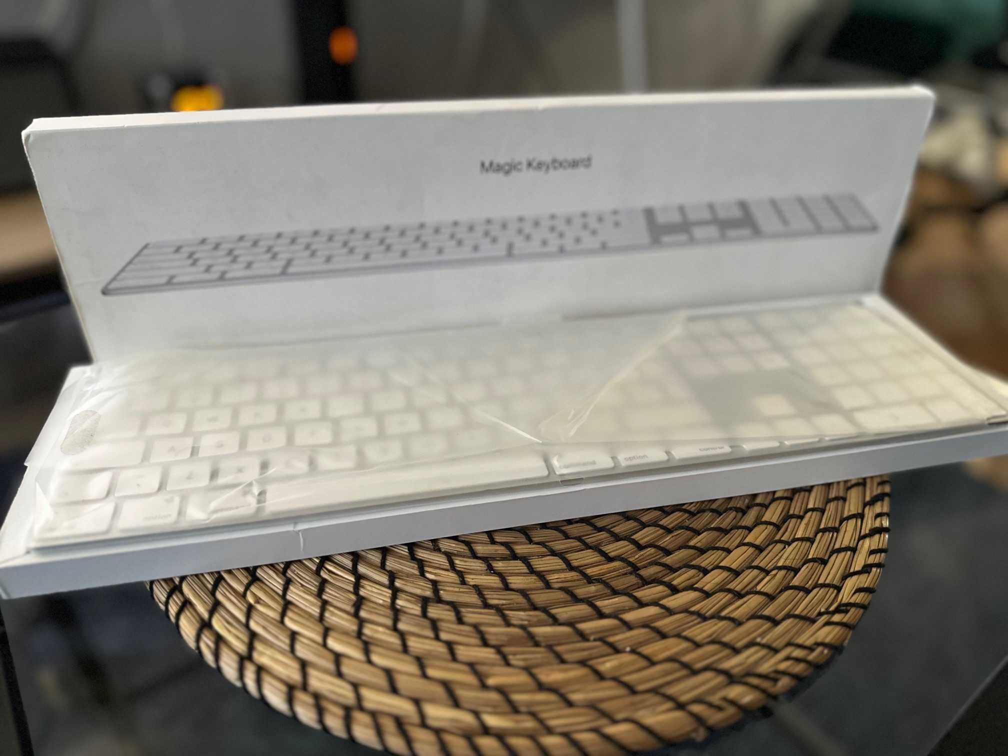 Apple Magic Keyboard z klawiaturą numeryczną A1843 - stan idealny