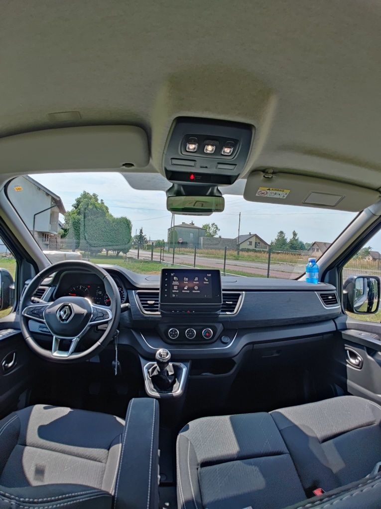 Wynajem bus RENAULT TRAFIC LONG 9 OSOBOWY Wakacje 2025 wolny wrzesień