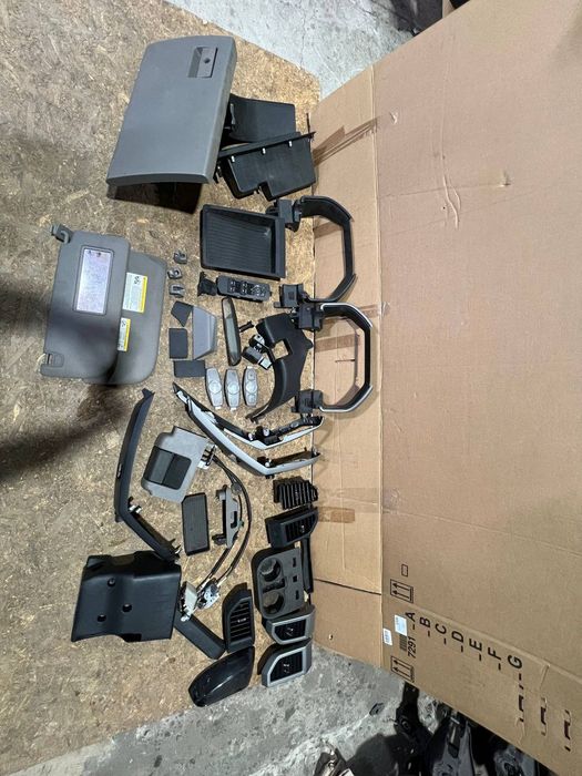 Пластик салону Ford F150 2015-2020