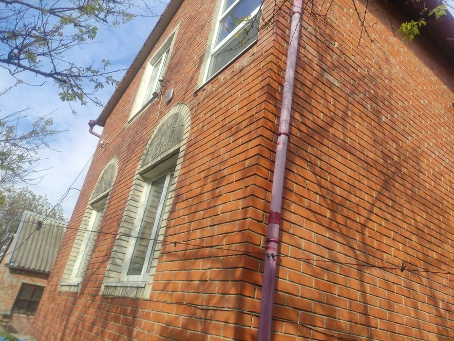 Будинок на 5 кімнат  , +Літня кухня та ,2, гаражі