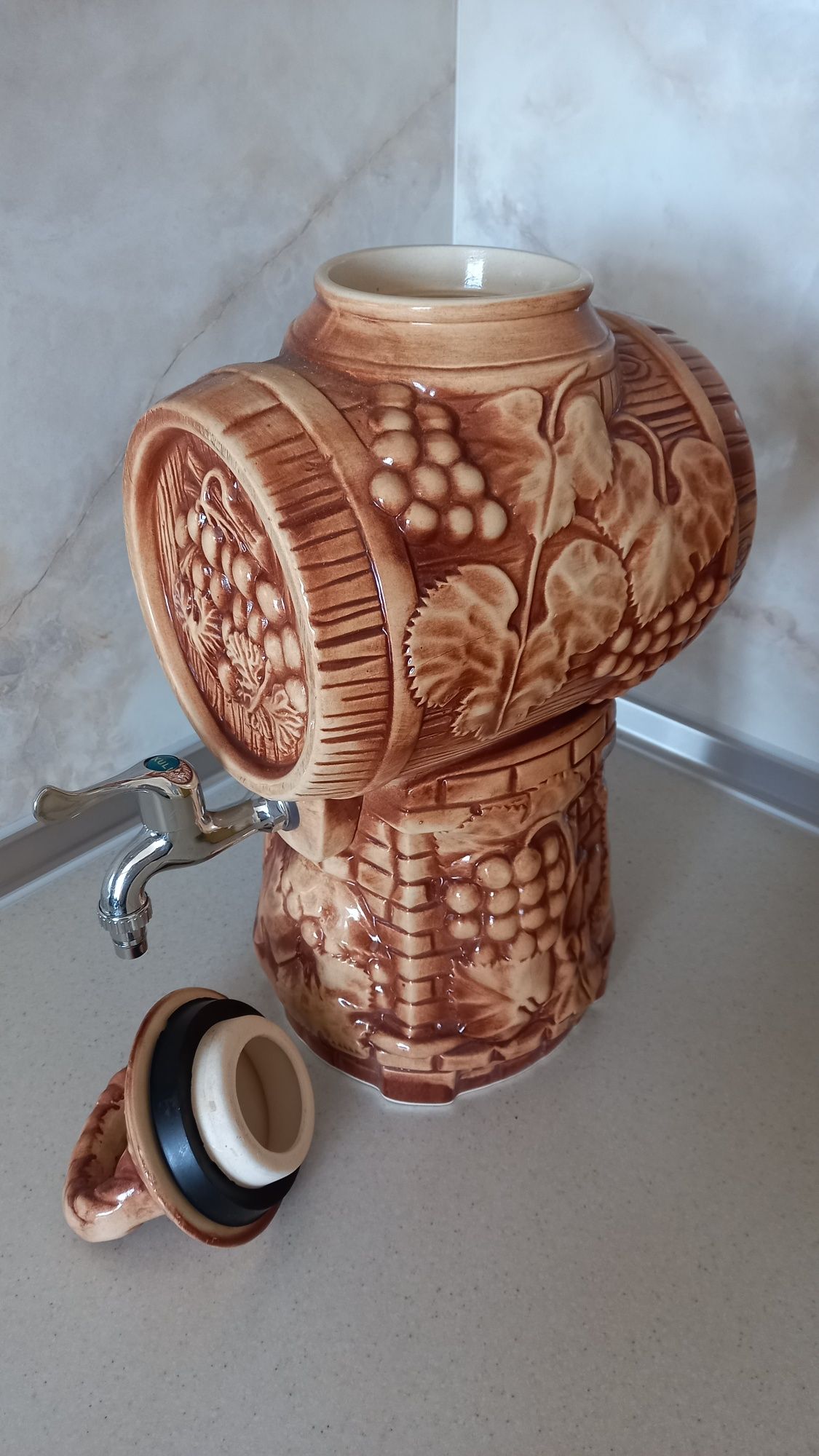 Керамічна бочка з краном