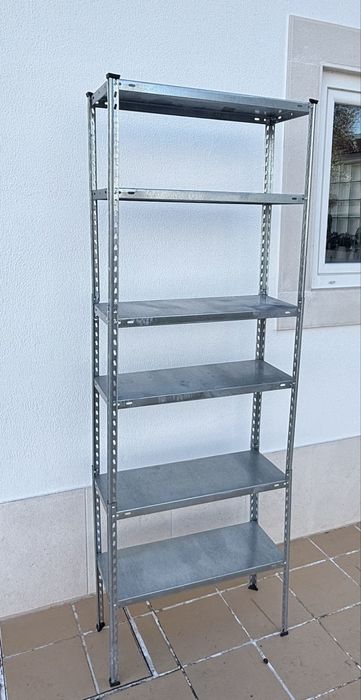 2 Estantes: metal e resina/pvc