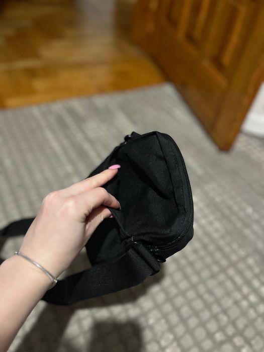 Сумка Levi’s чорна барсетка бананка кросбоді